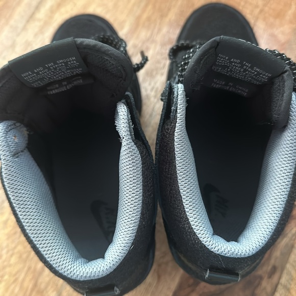 Nike Dunk Sky Hi Sz7 Blk Gum Hidden Wedge.Good used condition.Kept N shoe closet - Picture 4 of 7